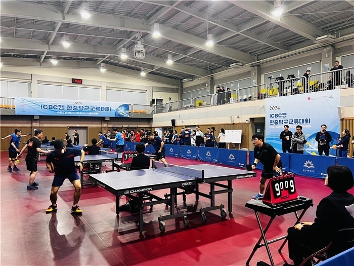 圖為中韓業(yè)余乒乓球友誼賽現(xiàn)場。 首爾中國文化中心供圖