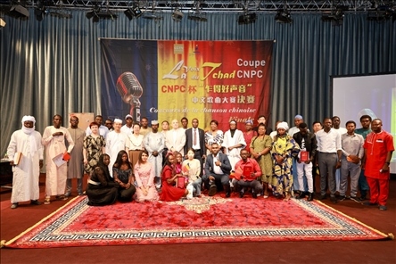 選手、評(píng)委、組委會(huì)工作人員共同與頒獎(jiǎng)嘉賓合影。中國(guó)石油非洲公司供圖