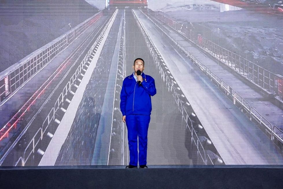 邵旭鵬在“何以中國·五星出東方”網絡主題宣傳活動現(xiàn)場演講。人民視頻供圖