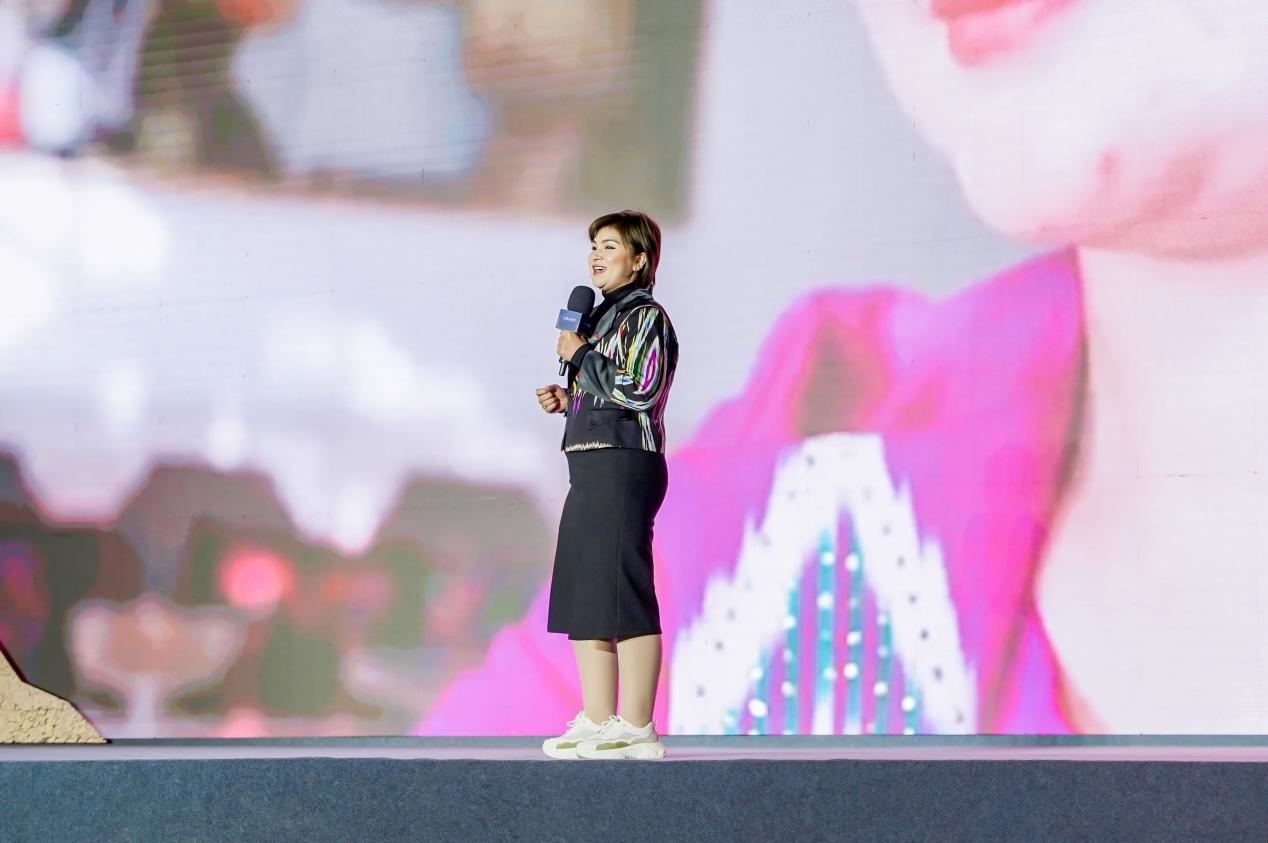 如克亞木·麥提賽地在“何以中國·五星出東方”網絡主題宣傳活動現(xiàn)場演講。人民視頻供圖