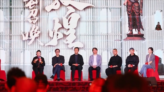 《受到召喚·敦煌》眾主創(chuàng)現(xiàn)場分享創(chuàng)作故事。主辦方供圖