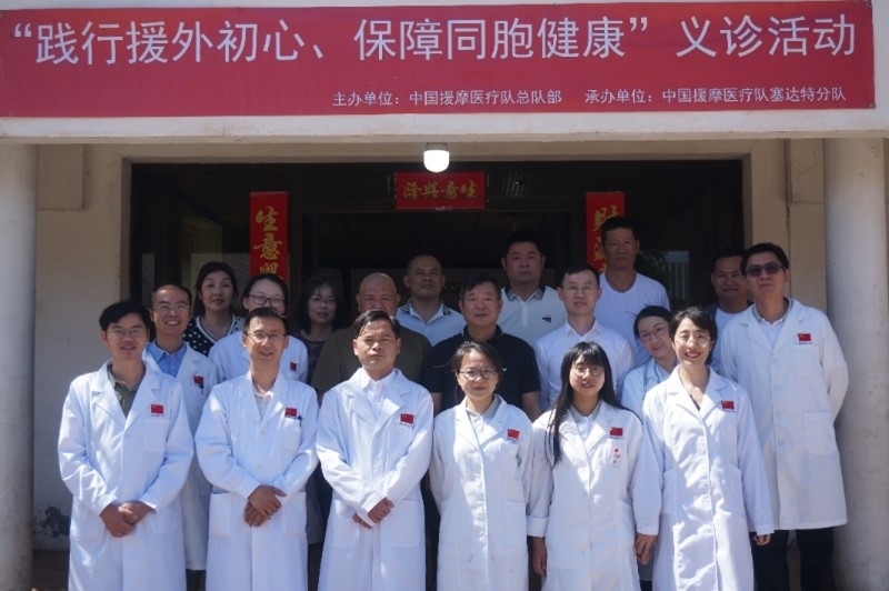 今年6月，援摩中國醫(yī)療隊塞達特分隊在當(dāng)?shù)刂匈Y企業(yè)舉辦義診活動。第196批中國援助摩洛哥醫(yī)療隊塞達特分隊供圖