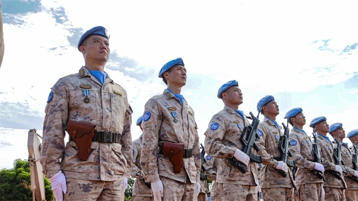 維和官兵整齊列隊。鄧原淘攝