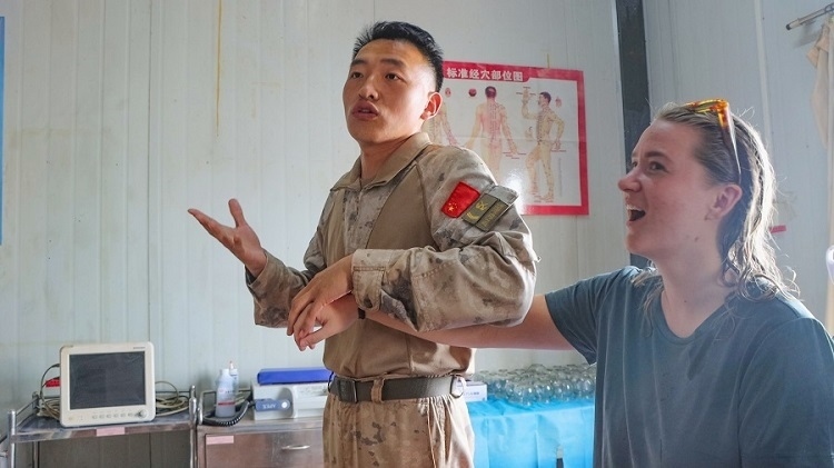 體驗中醫(yī)針灸。羅詩穎攝