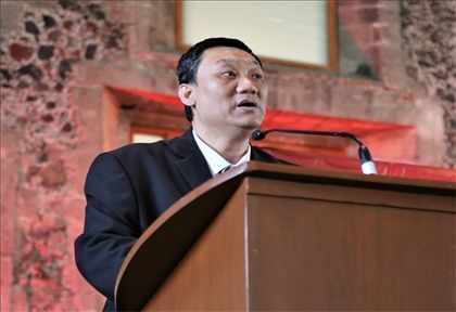 拉美分社負責人苗野主持慶?；顒印Ｖ鬓k方供圖