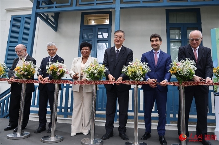 活動上，中巴嘉賓共同為“茶緣·中巴友誼園”剪彩，標志著中巴友誼園中“茶之道”展覽正式開幕。人民網記者 張志文攝