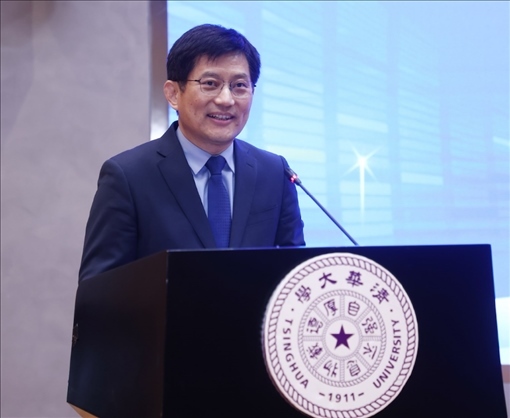 清華大學國家治理研究院執(zhí)行院長、清華大學計算社會科學與國家治理實驗室執(zhí)行主任孟慶國教授演講。供圖單位：清華大學國家治理研究院