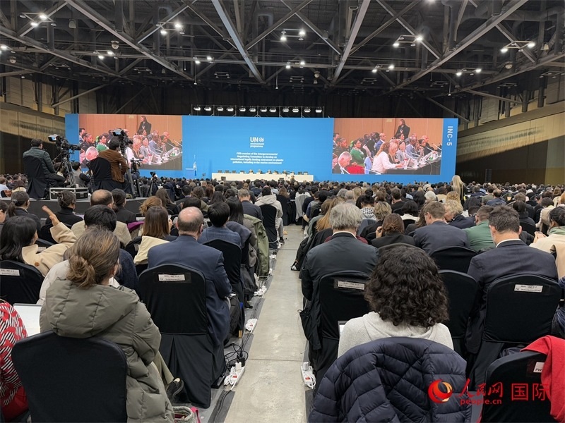 圖為塑料污染政府間談判委員會(huì)第五次會(huì)議現(xiàn)場(chǎng)。人民網(wǎng)記者 莽九晨攝