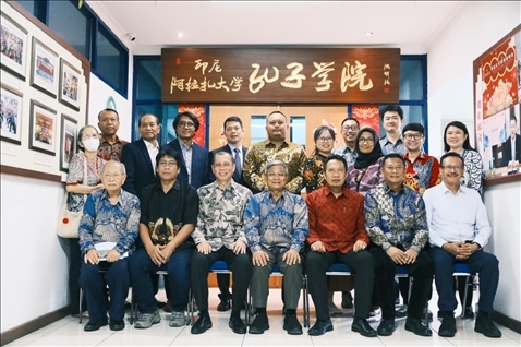 參會(huì)嘉賓合影。阿拉扎大學(xué)孔子學(xué)院供圖