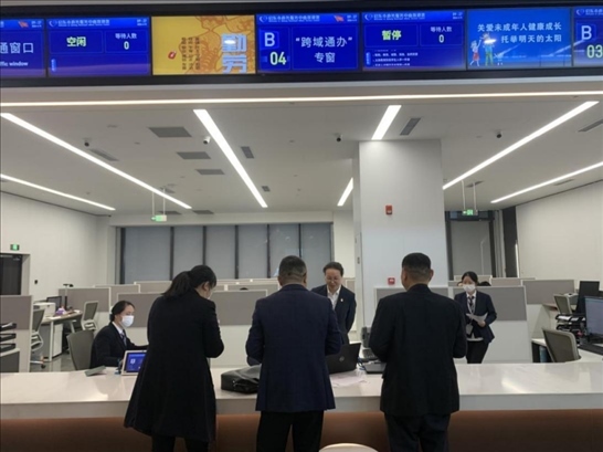 啟東市政務(wù)服務(wù)“跨域通辦”專(zhuān)窗。 圖片來(lái)源：江蘇南通啟東市數(shù)據(jù)局