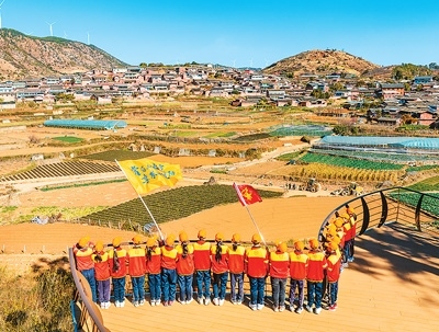 學生在攀枝花迤沙拉歷史文化主題研學基地參觀。 石 磊攝