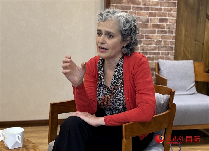 阿根廷布宜諾斯艾利斯大學(xué)社會科學(xué)院院長安娜·何塞菲娜·阿里亞斯（Ana Josefina Arias）接受人民網(wǎng)記者采訪。人民網(wǎng)記者 趙健攝