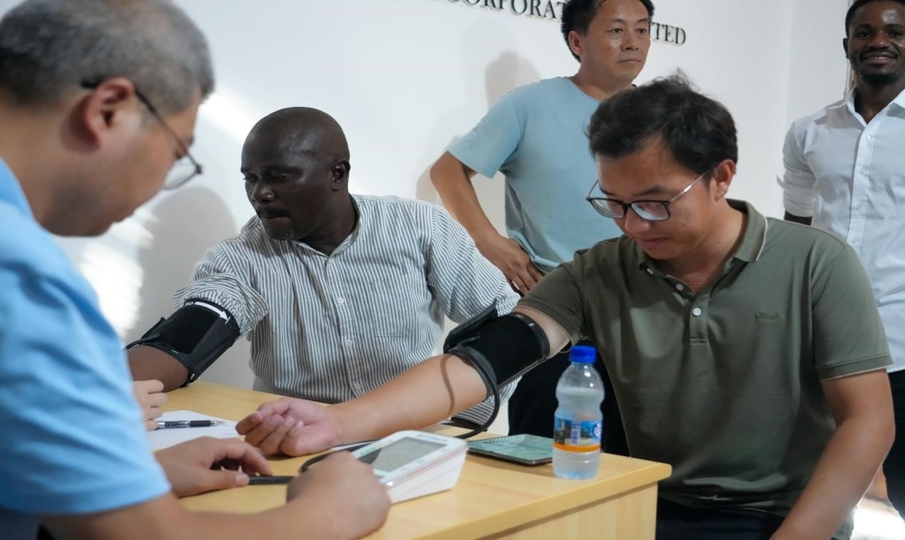 醫(yī)療隊專家診療現(xiàn)場。中國土木供圖