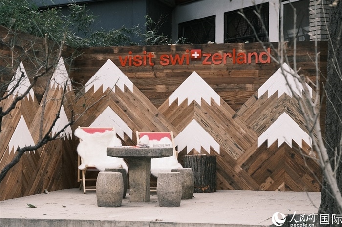 瑞士小木屋一隅，靜謐中散發(fā)出阿爾卑斯的冬日溫情。人民網(wǎng) 實(shí)習(xí)生黃睿攝