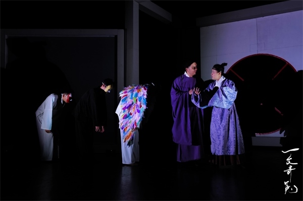 《一文奇冤》劇照。中國國家話劇院供圖