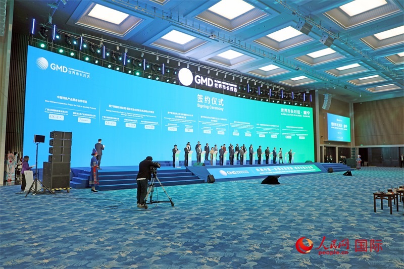 活動現(xiàn)場舉行的中國同東盟國家交流合作項目簽約。人民網記者趙益普攝