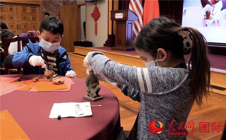 “我是文物修復(fù)師”活動(dòng)環(huán)節(jié)。李鑫江攝