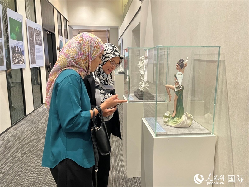 觀眾在參觀展覽。 人民網(wǎng)記者 劉慧攝