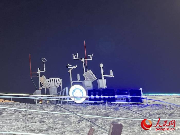 園區(qū)內(nèi)九要素自動氣象觀測站。人民網(wǎng) 高清揚攝