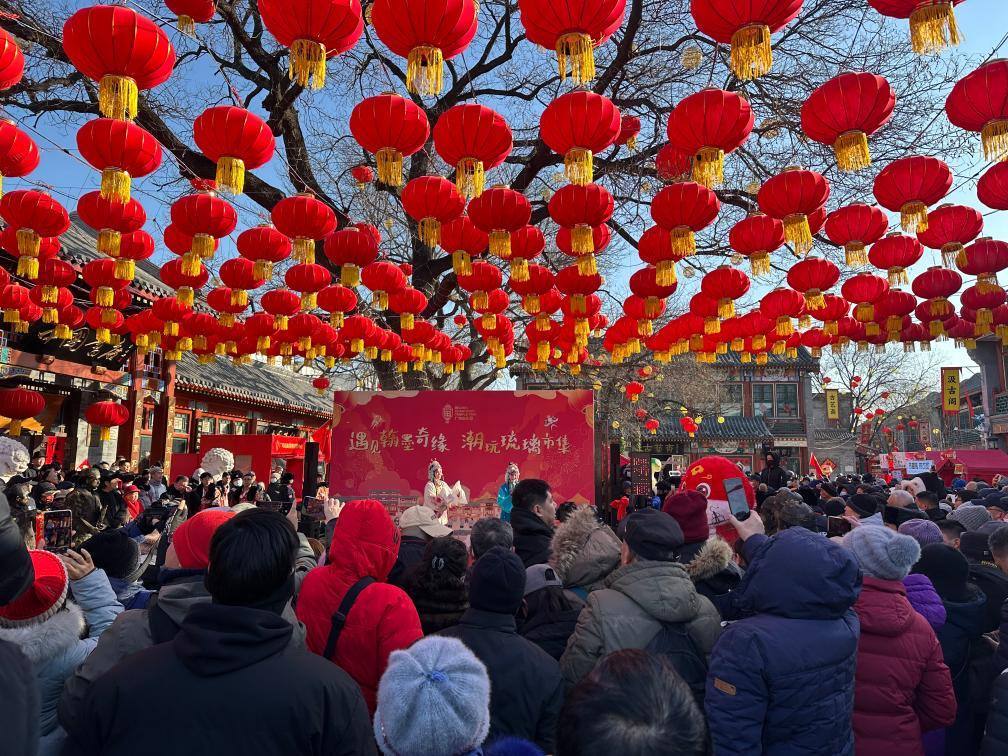 1月29日，市民游客在北京廠甸廟會感受濃濃年味。新華社記者 楊淑君 攝