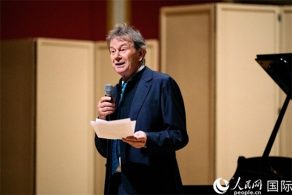 英中了解協(xié)會會長邁克爾·伍德致辭。 楊浩鵬攝