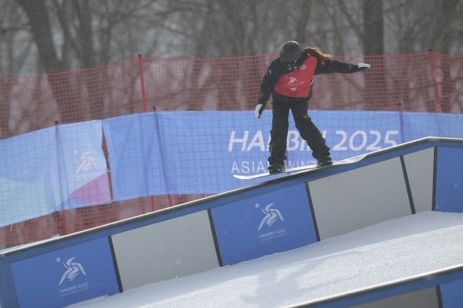 2月8日，張小楠在比賽中。新華社記者 楊冠宇攝