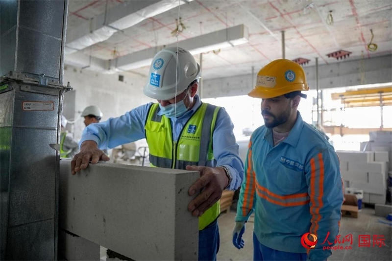 砌墻。人民網(wǎng)塔里克·易卜拉欣攝