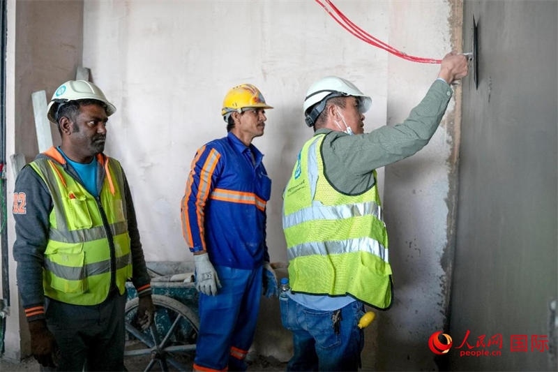 抹灰。人民網(wǎng)塔里克·易卜拉欣攝