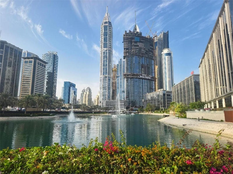 正在建設(shè)中的卡瓦利卡薩高層住宅項(xiàng)目（圖中有腳手架建筑）。 中建中東供圖 