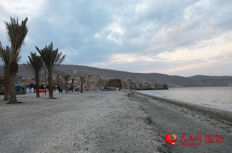 圖為阿曼穆桑代姆一處海灘公園。人民網(wǎng)記者 沈小曉攝