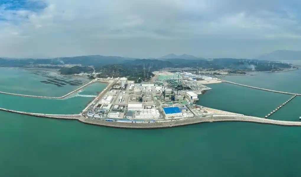 △2025年1月1日0時17分，經(jīng)過168小時滿功率連續(xù)運行考核，漳州核電1號機組正式投入商業(yè)運行。