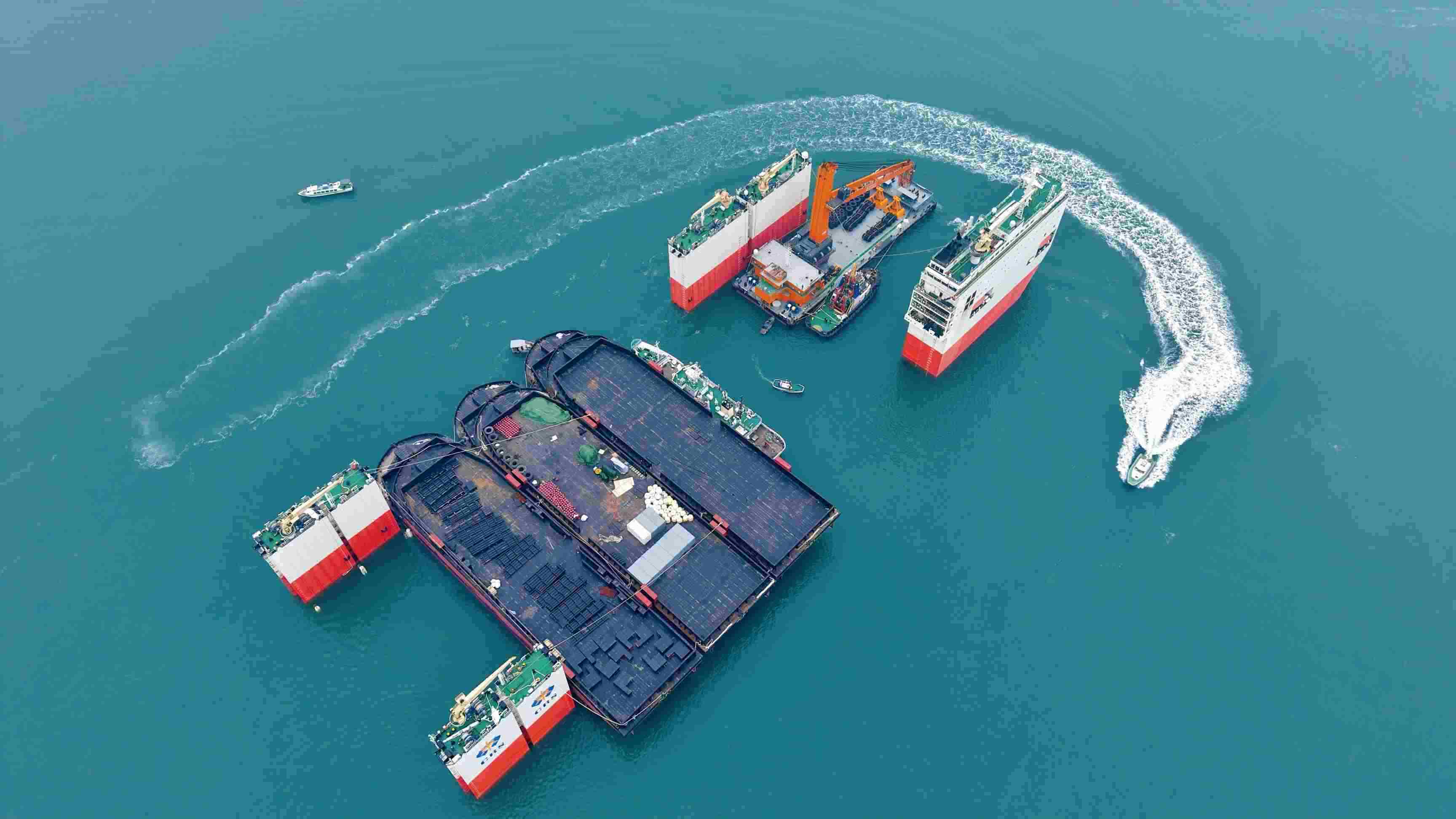 “華瑞龍”輪裝載13艘船舶前往幾內(nèi)亞。受訪方供圖