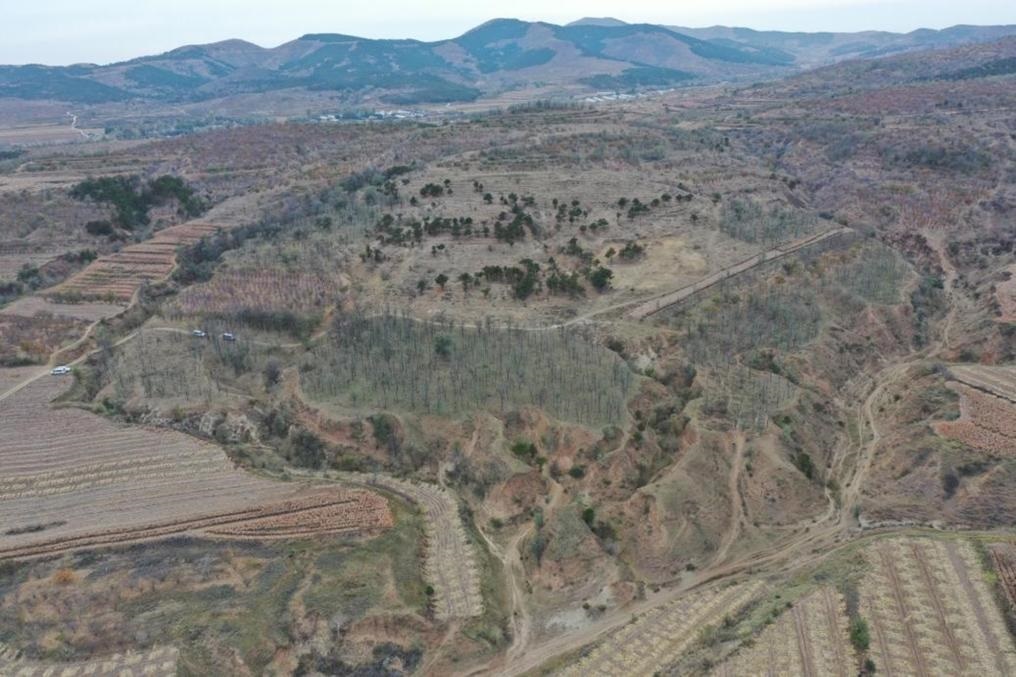 朝陽凌源無白丁遺址群（2024年11月23日攝）。新華社發(fā)（遼寧省文物考古研究院供圖）