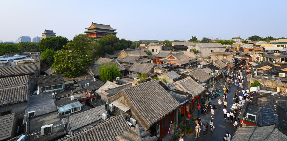 遠(yuǎn)眺鐘鼓樓。新華社記者 陳鐘昊 攝