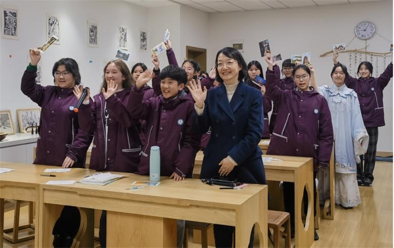 匡園初步部校長(zhǎng)鐘演發(fā)言。