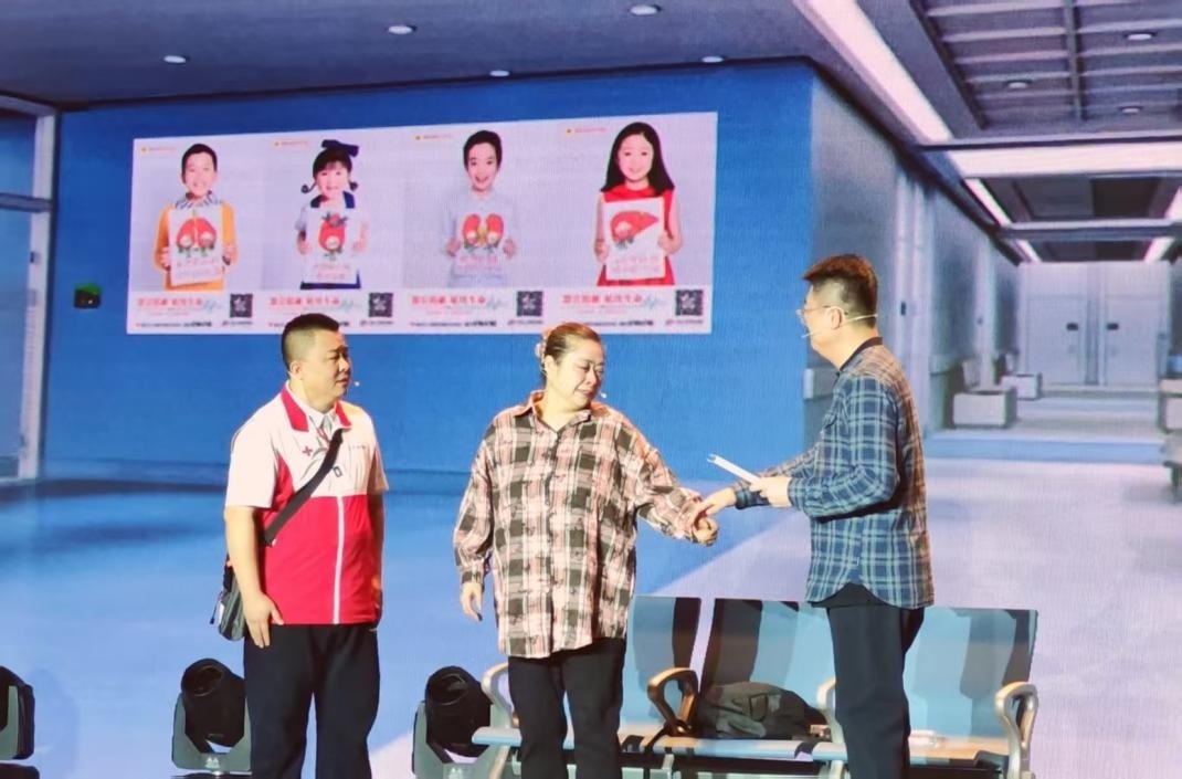 現(xiàn)場(chǎng)表演了由真實(shí)故事改編的情景劇。人民網(wǎng)記者 王子鋒攝