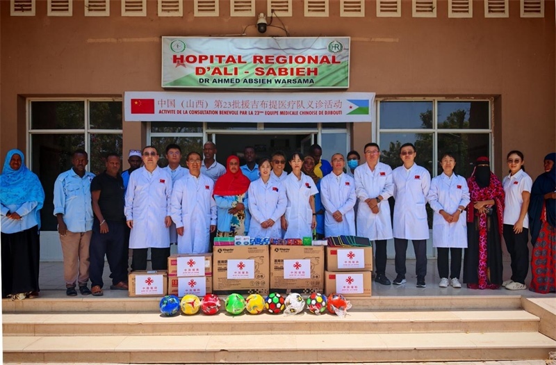 中國（山西）第23批援吉布提醫(yī)療隊(duì)在當(dāng)?shù)亻_展義診，并捐贈一批急需藥品。中國（山西）第23批援吉布提醫(yī)療隊(duì)供圖