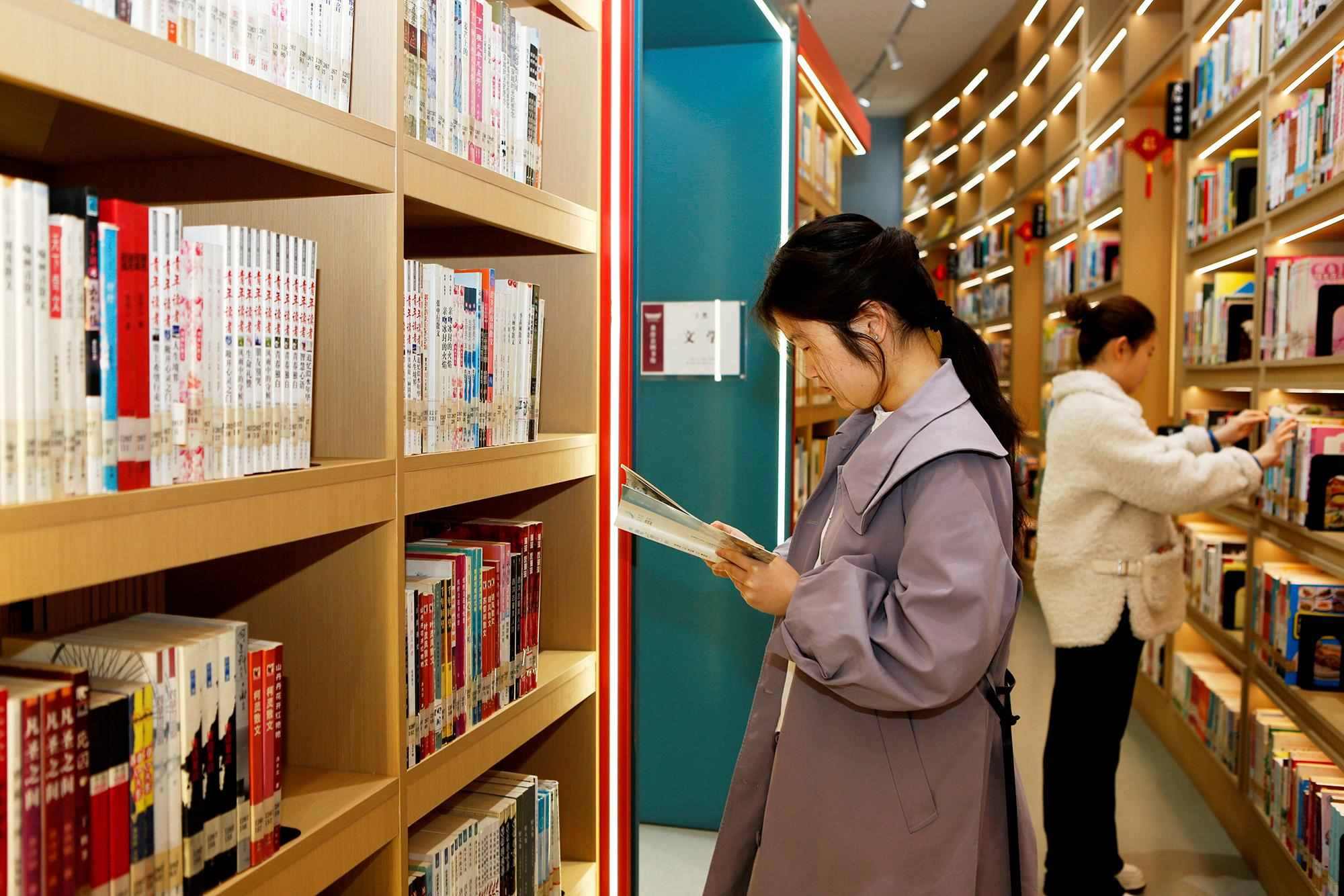 △2025年3月29日，讀者在山西臨汾市襄汾縣圖書館閱讀。