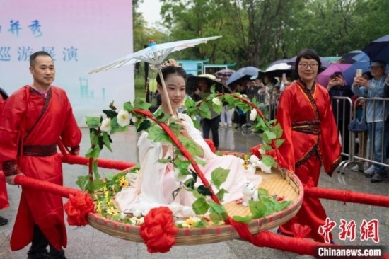 浙江杭州:立夏民俗活動吸引游人