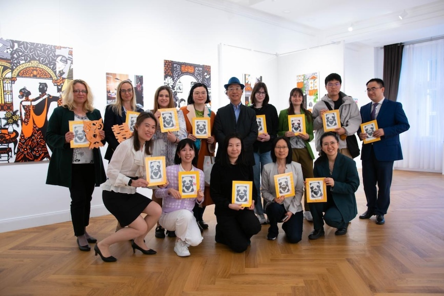 嘉賓合影。圖片由布達佩斯中國文化中心供圖