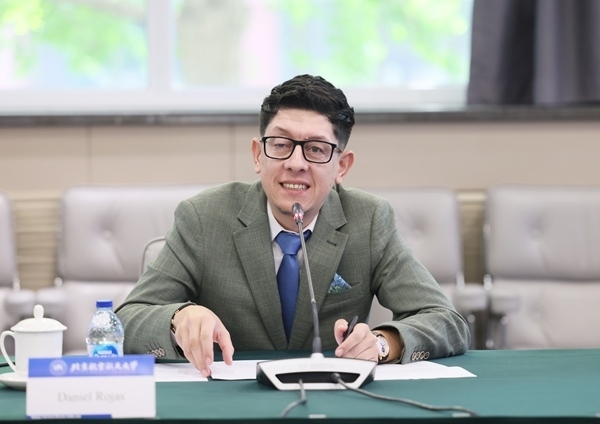 哥倫比亞教育部長丹尼爾?羅哈斯一行訪問北京航空航天大學(xué)。北航供圖