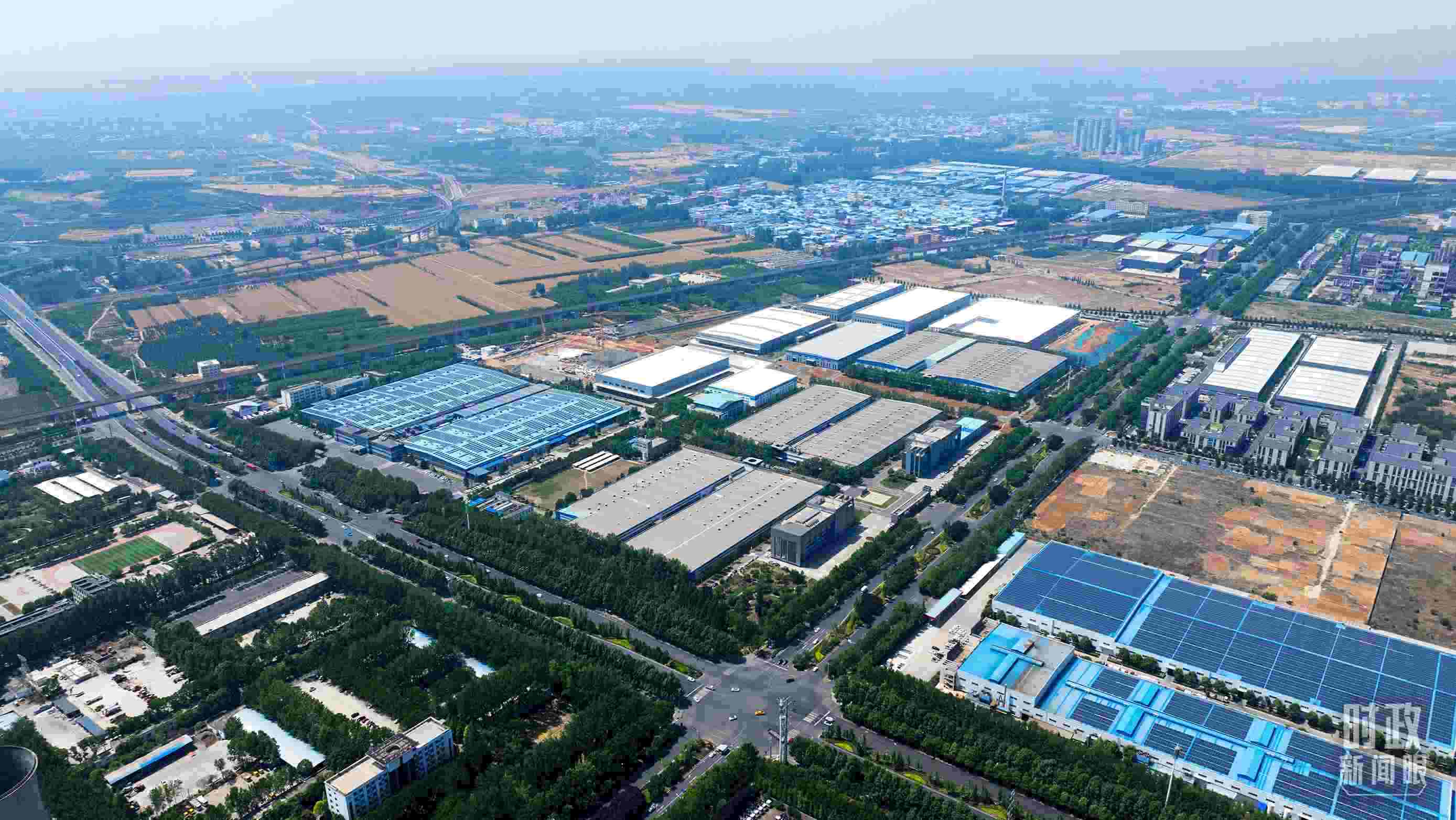 △俯瞰洛陽軸承集團(tuán)股份有限公司。（總臺央視記者范凱拍攝）