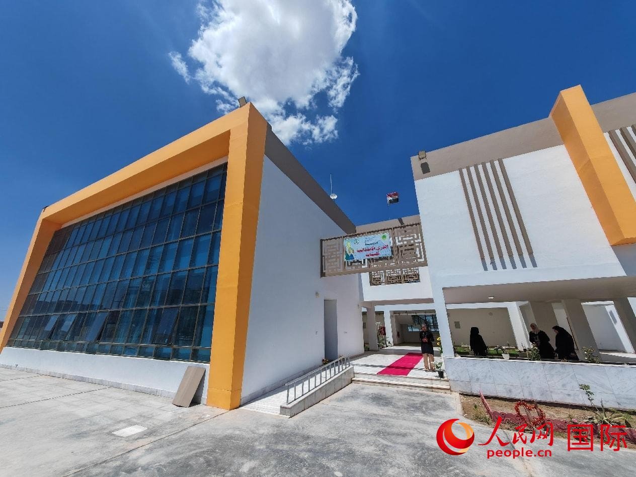 圖為阿爾·圖拉女子學(xué)校校園一景。人民網(wǎng)記者 管克江攝