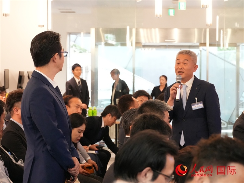 參會企業(yè)與海南代表團(tuán)積極交流。