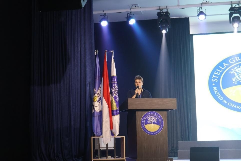 伊莉娜致辭。哈山努丁大學(xué)孔子學(xué)院供圖