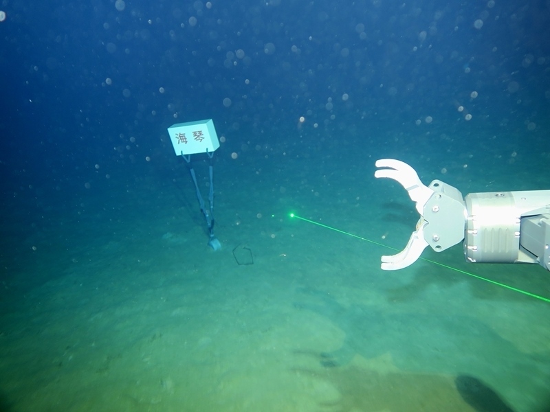 新華全媒+|我國(guó)自主研制的6000米級(jí)深海無(wú)人遙控潛水器“海琴”號(hào)在南海成功海試(1)XxjpsgC007310_20250824_PEPFN0A001.jpg